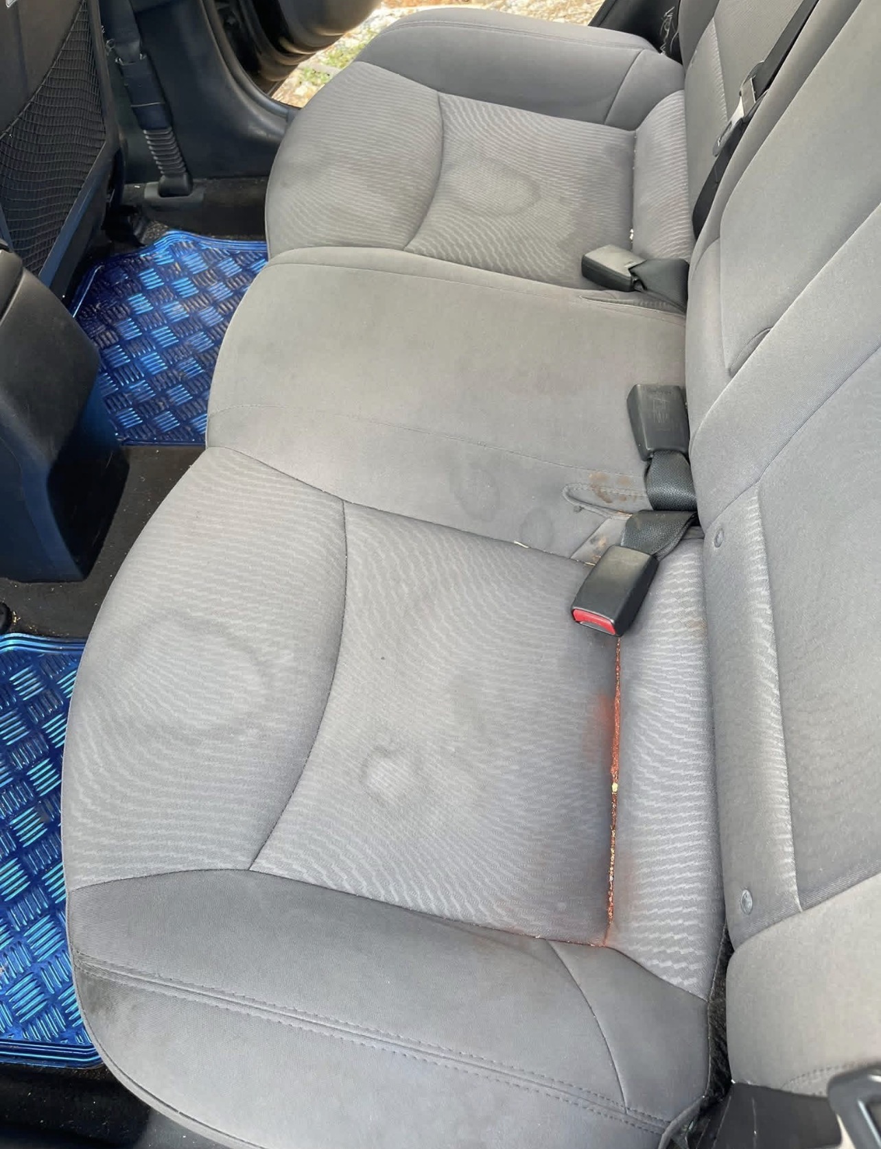 Hyundai · rear seats — Before